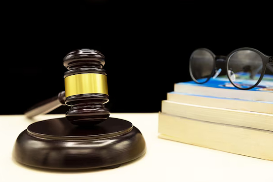 悬而未决的命运：事业单位职工判刑后工资待遇究竟如何？